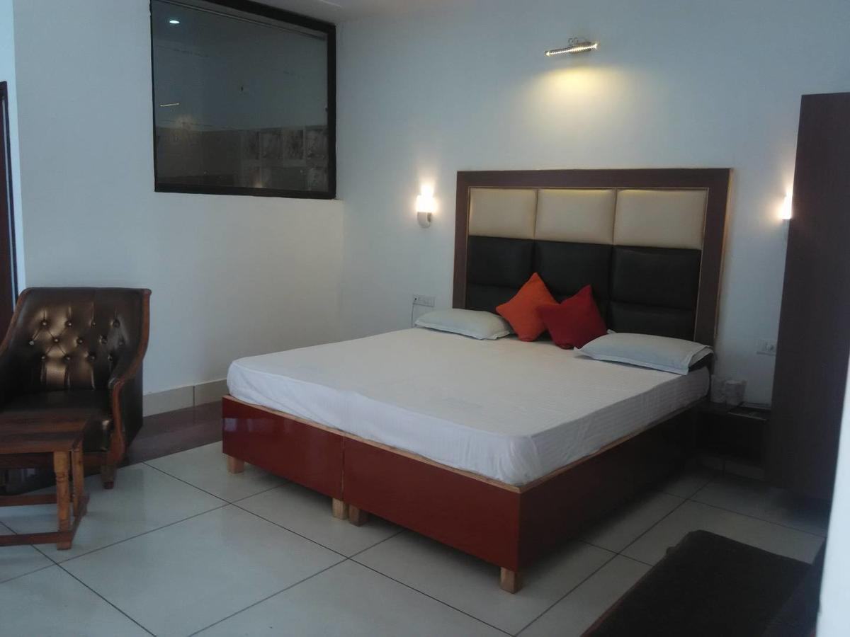 Patiāla Hotel Kings Retreat מראה חיצוני תמונה